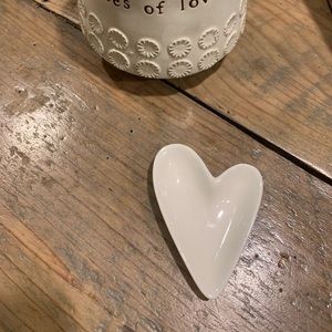 Pretty heart shaped ring holder
